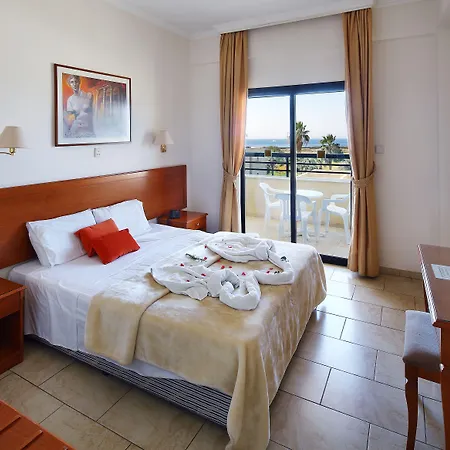 Rezort Panareti Coral Bay