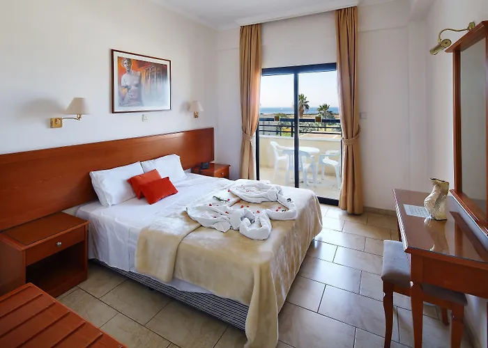 Rezort Panareti Coral Bay