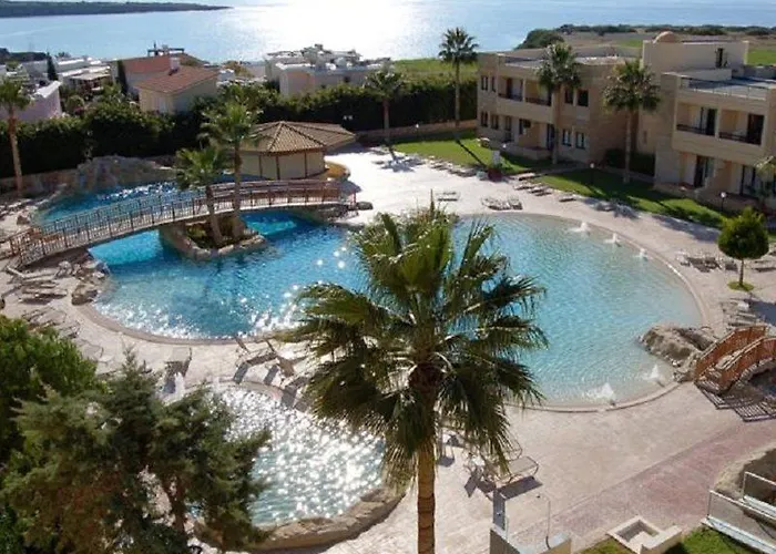 Rezort Panareti Coral Bay