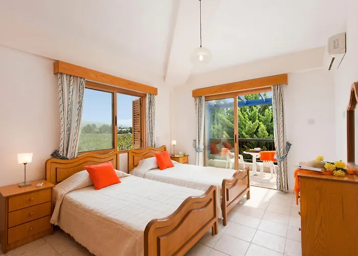 Rezort Panareti Coral Bay